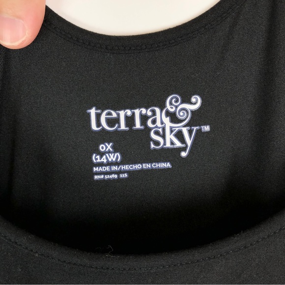 Terra & Sky Black Sleeveless Shorts Romper with Pockets - Picture 8 of 10
